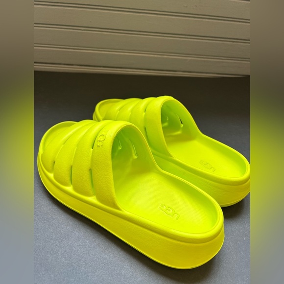 UGG Yellow Sandals with Modern Slide Design size 4 - Picture 4 of 6